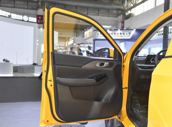 Export Fast Ship Petrol Fuel Hybrid Chang An Hunter 470Nm  2.0T 272 Ps Pickup truck EV New Car