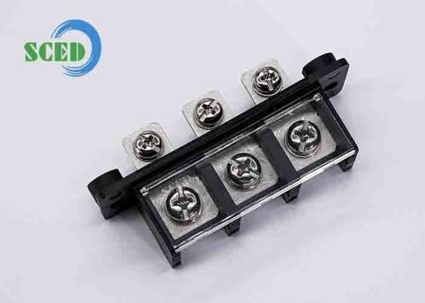 Pénombre 21.00mm 600V 65A 3P Bloc de borne de barrière rangée unique PBT M5 Connecteur de bloc de borne de puissance