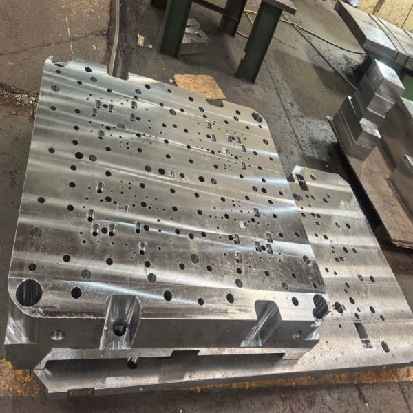 JIS Standard Precision Hot Forging Die Custom Size Injection Mold Base for Plastic Mould