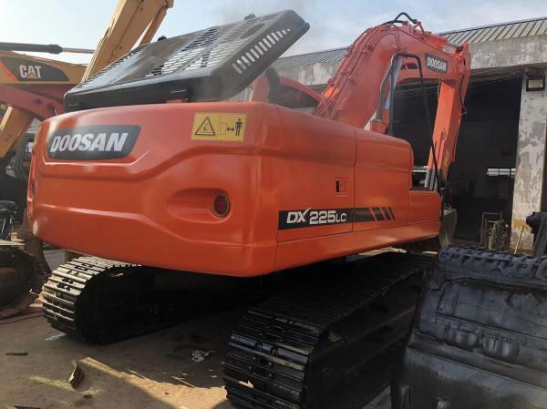 Máquina escavadora usada 2018 anos Doosan DX225LC da esteira rolante com a cubeta 1m3