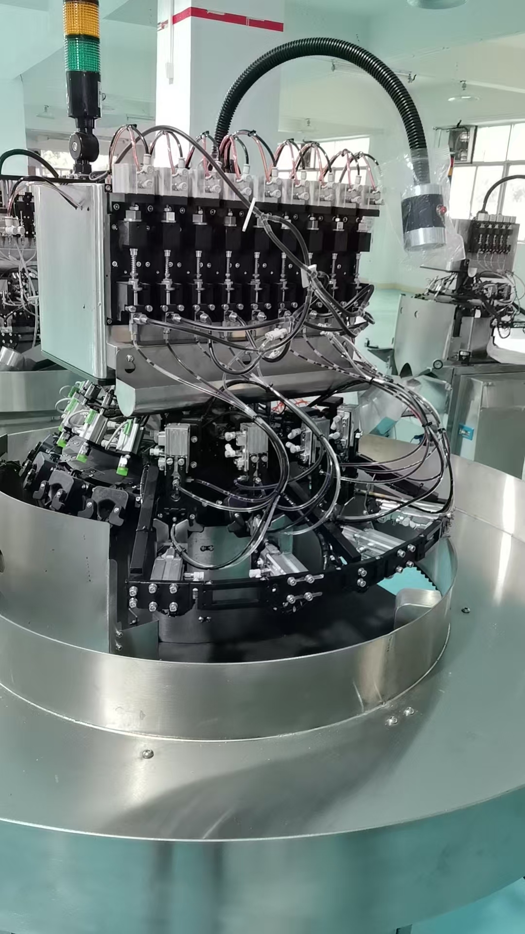 Rotary Automatic Chicken Vaccination Machine For Poultry Hatchery Independently