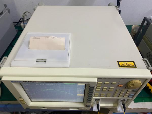AQ6317B Yokogawa Optical Spectrum Analyzer 600–1750 Nm 0.015 Nm Resolution