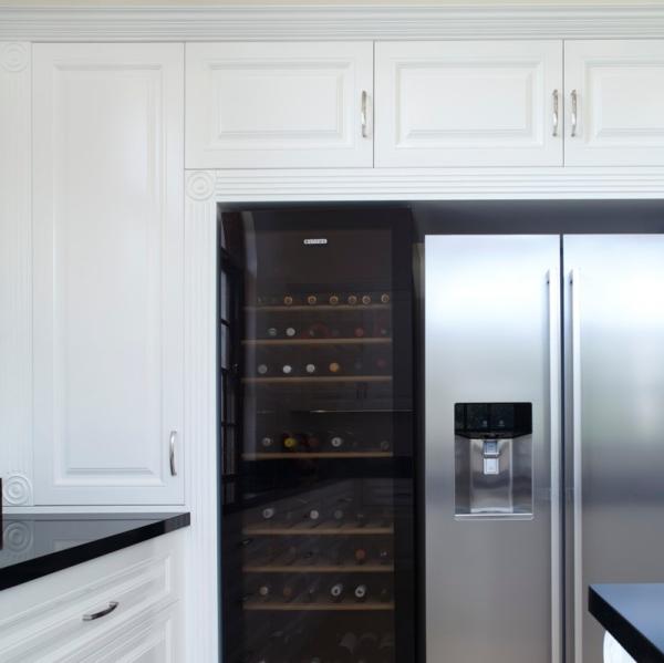 White Solid Wood Kitchen Cabinet Customized European Style