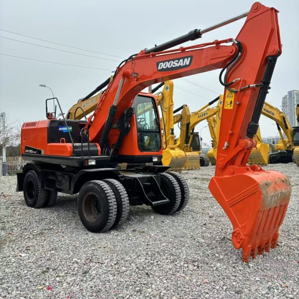 Doosan DX150 15 Ton Crawler Excavator Used Hydraulic Digger with Stable Performance & Competitive Price