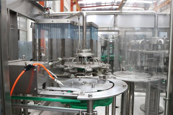 Piston Vacuum Milk Bottle Filling Machine Medium Size With Belt Conveyor