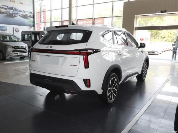 2024 Jac X8 Plus 7-Seater LED Headlight Gasoline SUV with 50-80L Fuel Tank Capacity