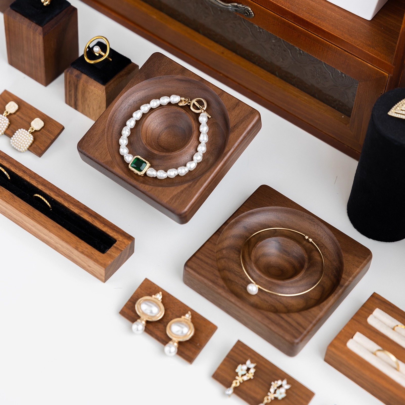 High Quality Jewelry Display Props for Luxury Watch and Jewelry