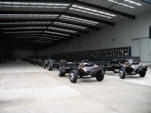 10m Dongfeng 210HP EQ6100KT1 Diesel Coach Bus Chassis For Sale