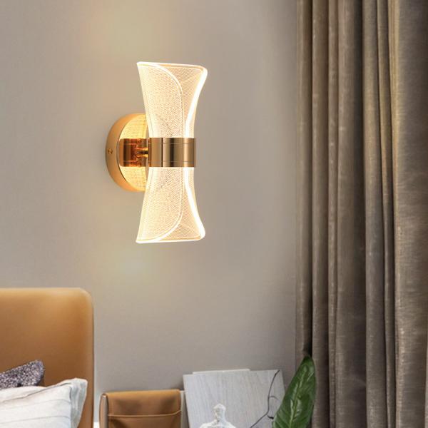 Lumière murale à LED acrylique métallique transparente pour chambre à coucher