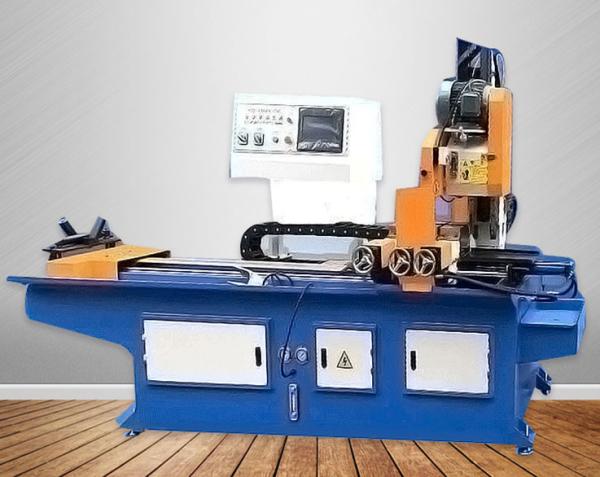7.5kw que endireita a máquina de corte redonda da tubulação do metal