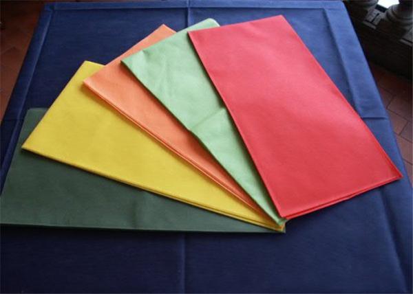 Perforated PP Spunbond Non Woven TNT Table Cloth With Printing Pattern Antibacterial