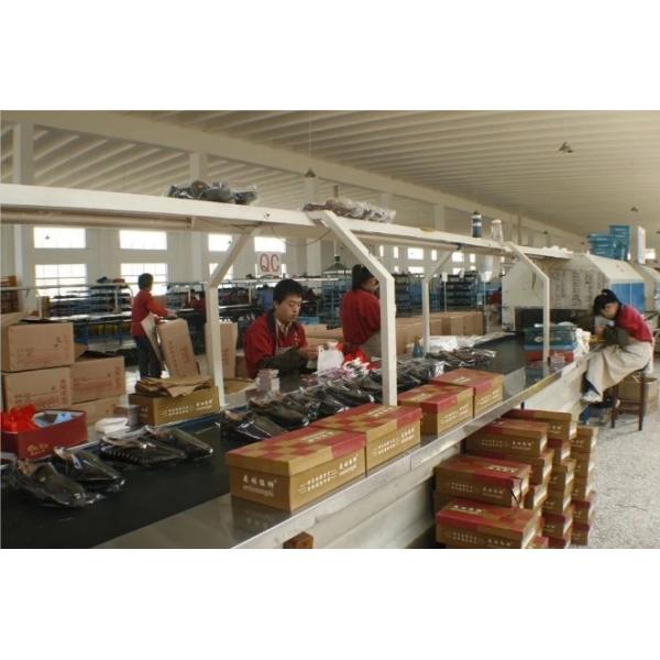 Безопасные ботинки с стальной крышкой на ногах и стальной средней подошвой