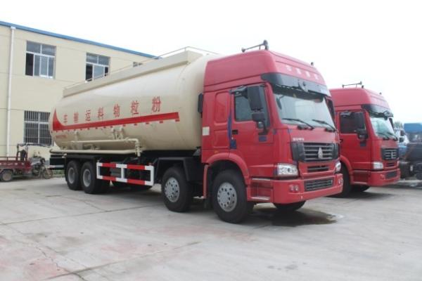 V or W Shape Bulk Cement Truck Semi Trailer Anti - Rust Chassis Surface