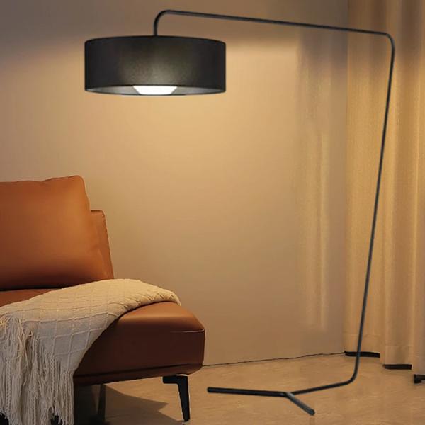 Lámpara de pie minimalista moderna JYLIGHTING, diseño en voladizo con marco geométrico de hierro y pantalla de tambor, color negro, luz de pie moderna
