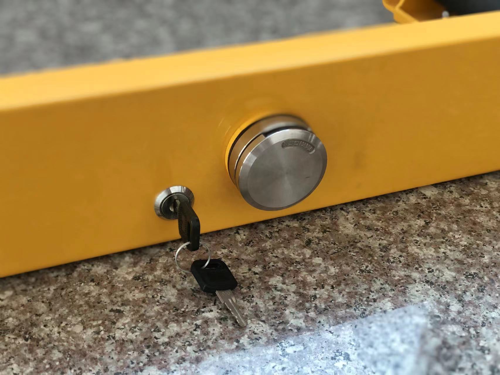 Traffic Yellow Anti Sliding 5KG Wheel Clamp for Secure Parking and Theft Prevention