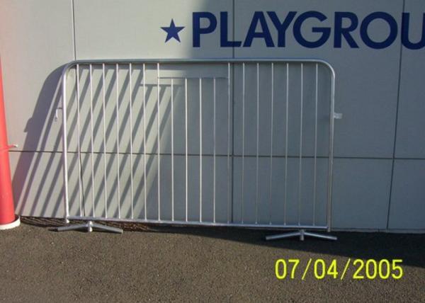 Metal Crowd Control Barriers Silver Color Weather Resistant For  Vehicles Stopping