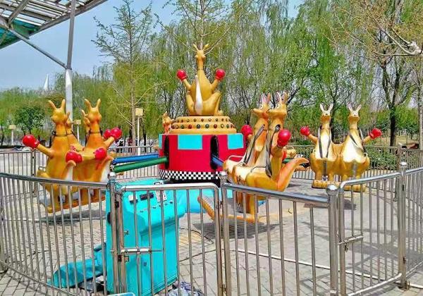 3.9m Height Amusement Park Swing Ride Hydraulic Lifting 150kg Weight 380V / 220V