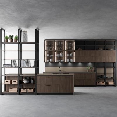 Armários de cozinha de madeira com os armários de cozinha modulares dos acessórios da cozinha