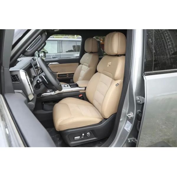 JETOUR Traveller Mid-size SUV with 250-300PS Power AWD Drive and Panoramic Sunroof