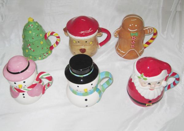 Easy Clean Dolomite Hand Painted Christmas Themed Mugs Food Grade With Covered