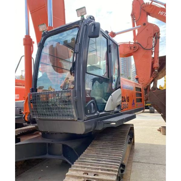Hitachi 350-5G excavator from Japan, suitable for large-scale mineral mining in Africa