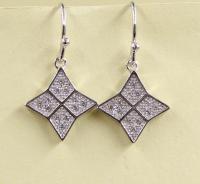 Boucles d'oreilles en argent de 925 Sterling à quatre feuilles de trèfle avec des pierres de zirconium cubiques Boucle d'oreille unique CZ de haute qualité