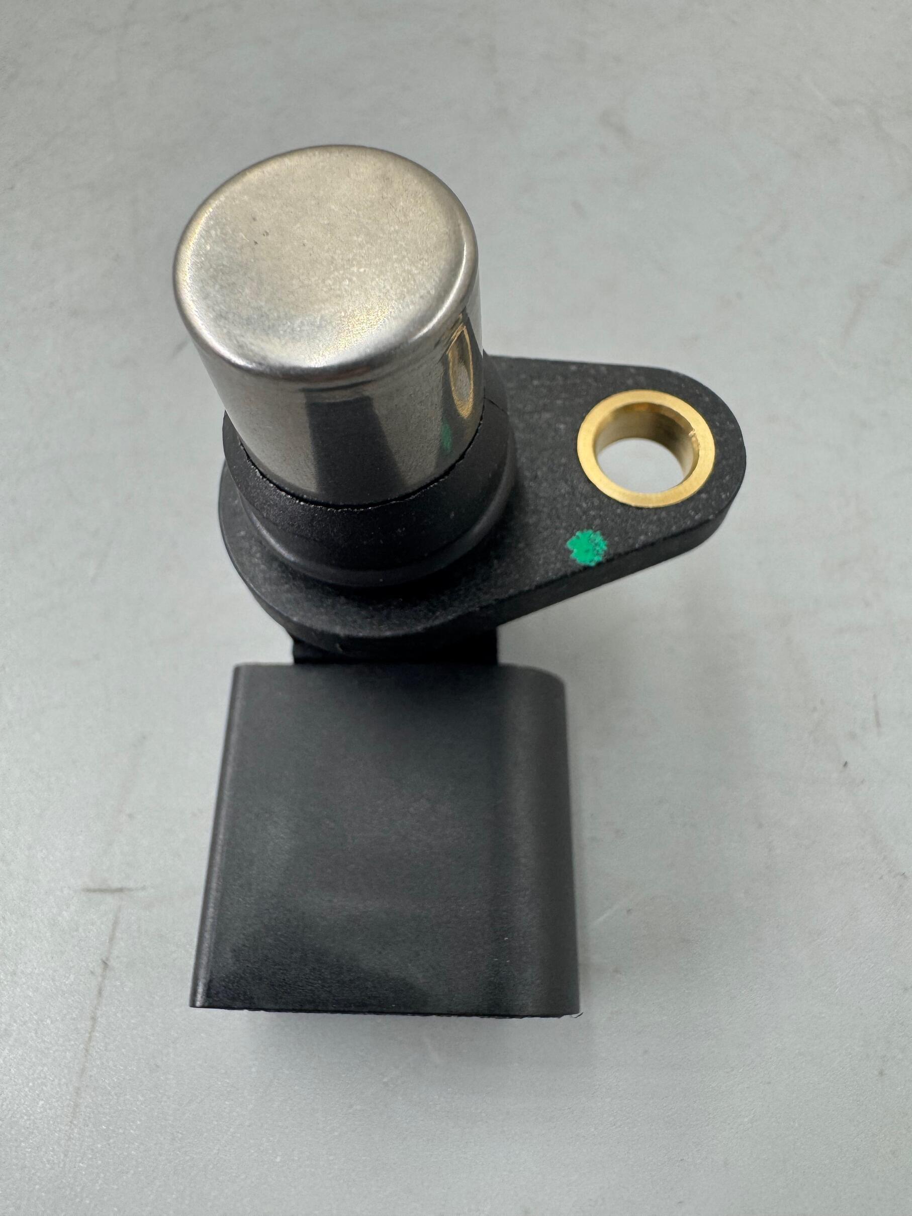BOIGEVIS High Quality Camshaft Position Sensor 95560610600 for Audi