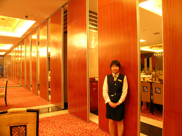 Стены перегородки ресторана/конференц-зала подвижные определяют/двойная дверь