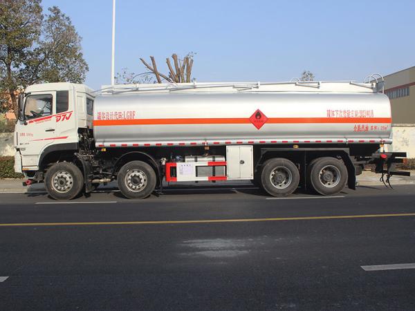 Dongfeng Special Bottom Run Star Brand 25 Cubic Oil Truck