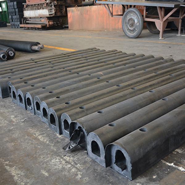 Oil Resistant D Type Fenders D400H Eco Friendly Natural Rubber For Mooring Boat Dock