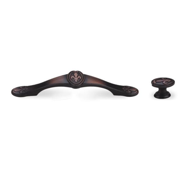 La porte de buffet d'accessoires de meubles tire la préparation de surface avanc