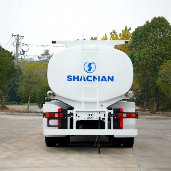 Shacman Manual Transmission Fuel Gasoline Transport Tanker Lorry Truck for Liquid Cargo Distribution