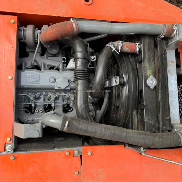 Une excavatrice Hitachi ZX120 abordable et adaptée au concassage