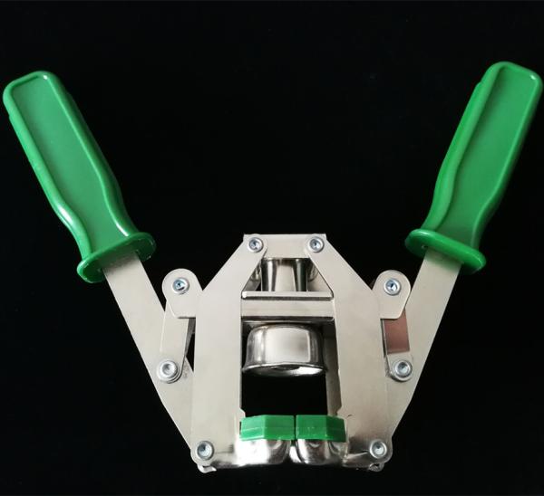 Household Green Beer Manual Bottle Capper For Crown Caps , 1 Year Parts Warranty