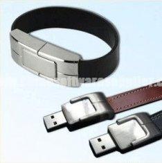 Movimentação 003 do flash de USB do metal e do couro