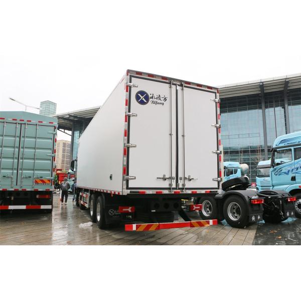 Qingdao Jiefang Yingtu Business Class 620 Horsepower 8X4 9.5m AMT Automatic Transmission Refrigerated Truck (liquid Buffer)