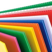 a espessura de 2mm-12mm reciclou folhas plásticas onduladas para a propaganda