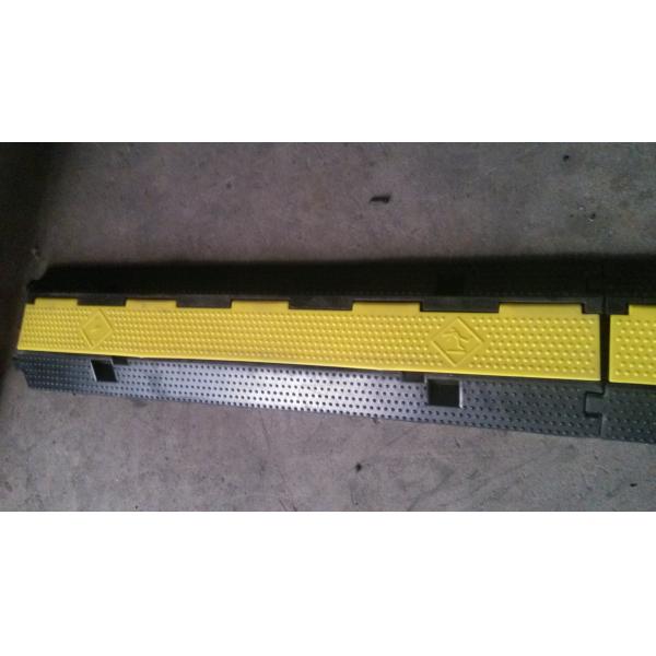 Привяжите ферменной конструкции этапа протектора кабеля путя креста 2 черноту/желтый цвет напольной резиновой приспосабливая