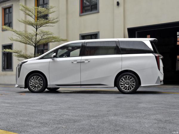 Polar Krypton 009 7 lugares MPV híbrido personalizado carros a gasolina