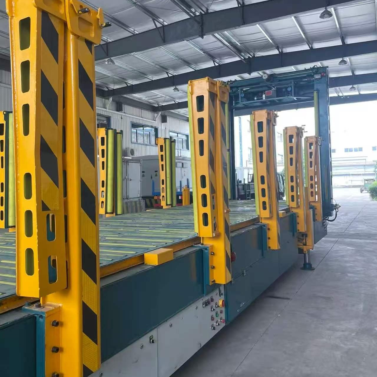 30Ton Automatic Container Push Loading Machine, Solid Rubber Tire Chassis, CE ISO Certified for Logistics Yard Heavy Cargo Container Stuffing