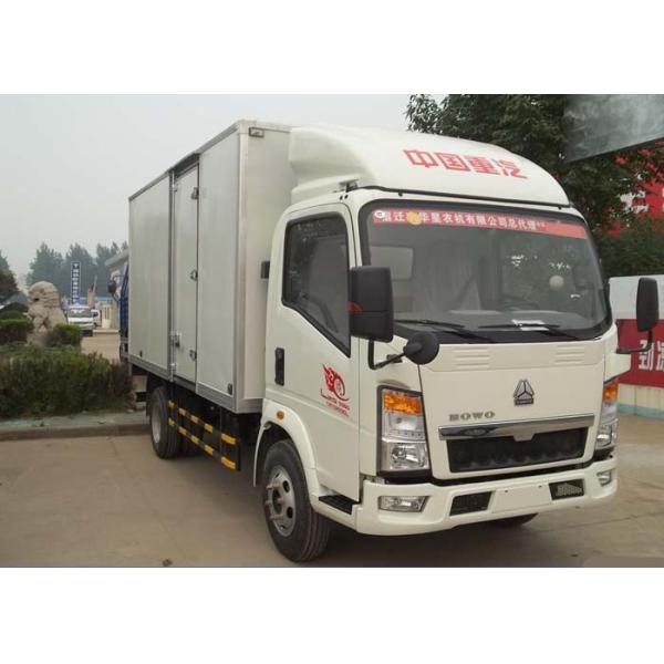 Light Duty Commercial Trucks / Delivery 17 Foot Box Truck With Low Fuel Consumption