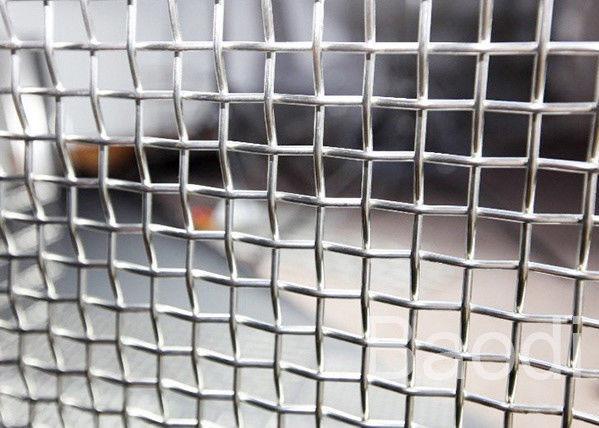 Malha de arame trançada resistente ao desgaste de 10 mm com orifício de trama simples de aço inoxidável frisado