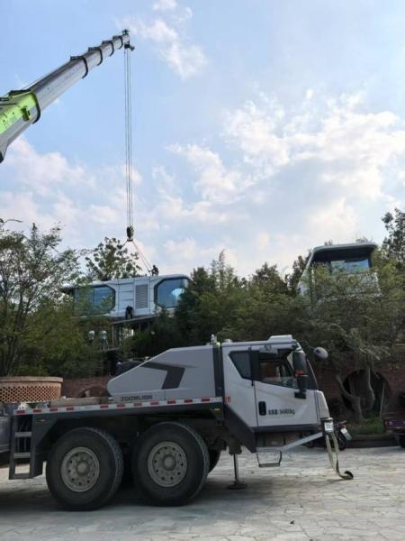 ZTC1300V863 Crawler Crane Zoomlion Mobile Crane With Counterweight
