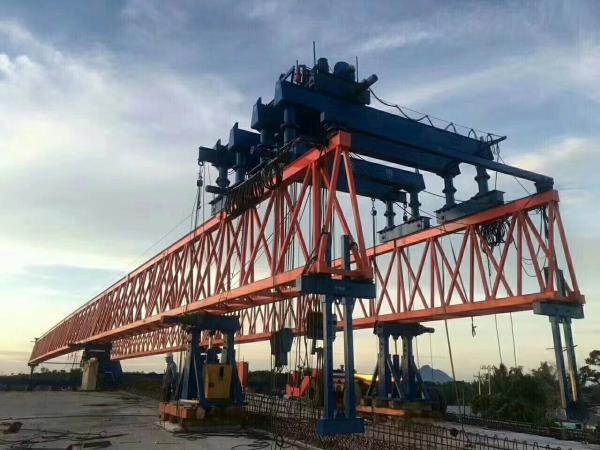 0 ~ 2000tons Beam Launcher Crane Segment Beam Erecting Machine 380VAC