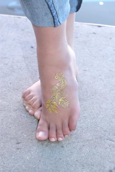 Flash tattoo, gold tattoo