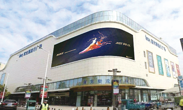 Commercial Large Outdoor LED Display Screens 90° Right Angle Splicing