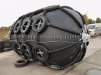 Fenders en caoutchouc pour navires de type Sling à ténacité flexible pour des applications lisses de navire à navire