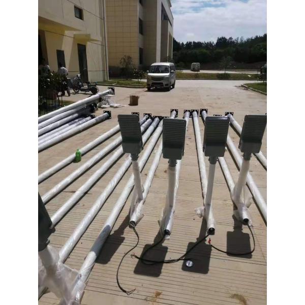 Smart Solar Parking Lot Lights , Solar Powered Street Lights 7M Single Arm Pole