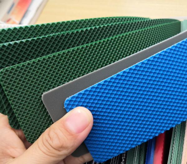 Parte superior áspera do anti aperto super estático da correia transportadora do Pvc de 2 dobras do deslizamento anti