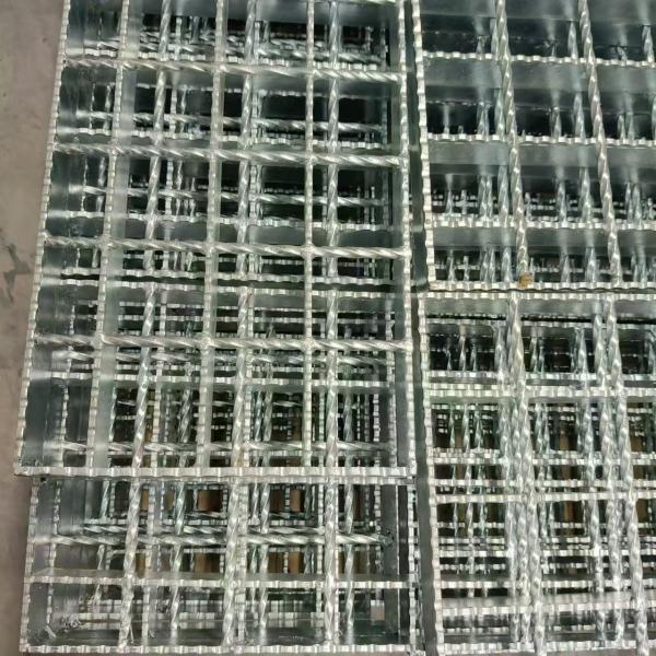 200 Tons Hydraulic Resistance Welded Steel Grating Material For Your Production Needs